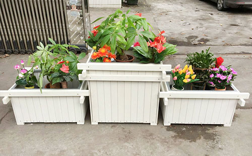 欣方圳塑木花箱,讓廣西來(lái)賓市顯得更加的蓬勃生機(jī)