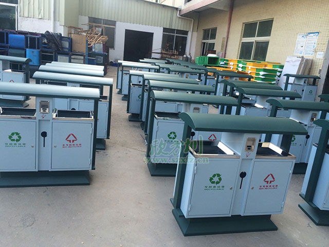 涪陵區(qū)采購(gòu)欣方圳鋼制戶外垃圾桶 投入到24個(gè)鄉(xiāng)鎮(zhèn)使用