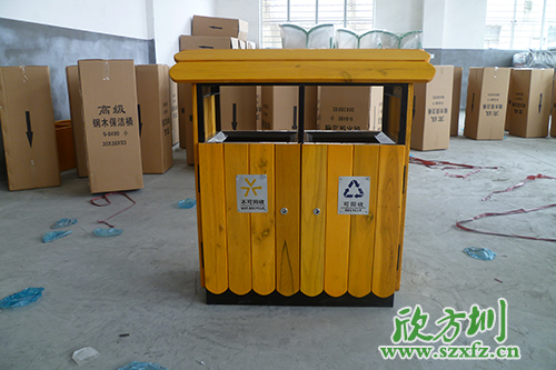 戶(hù)外公園鋼木垃圾桶生產(chǎn)廠家的款式