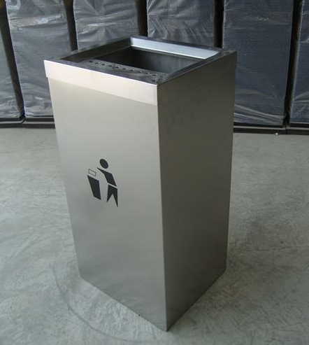 您知道輕軌上面為什么沒有垃圾桶嗎？