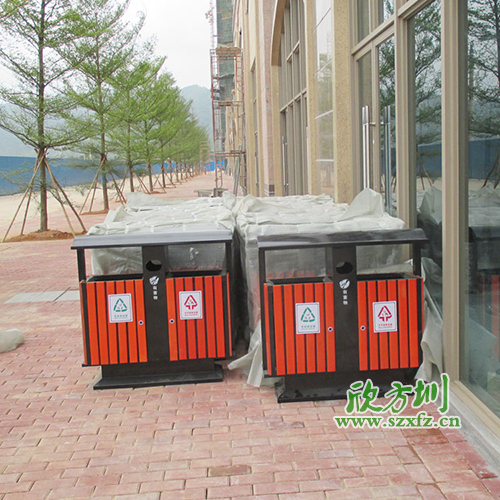 廣州清遠地產(chǎn)物業(yè)公司，增添欣方圳鋼木垃圾桶