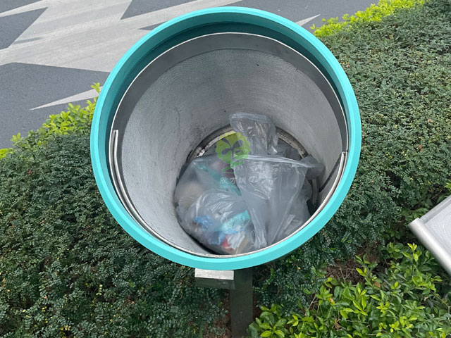 騎行道專(zhuān)線垃圾桶在深圳陸續(xù)投放